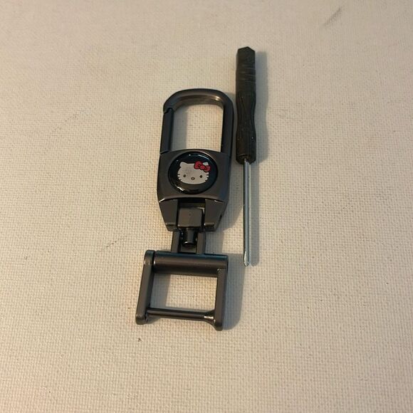 Hello Kitty Key Fob Keychain in Metal NWT - Picture 3 of 4